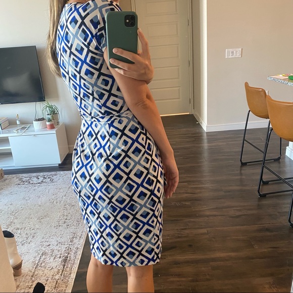 Maggy London Petites wrap dress. Size 2P. - Picture 6 of 6